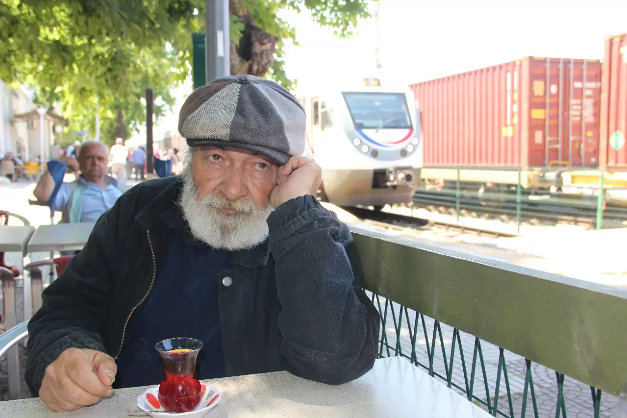 evsiz-kalan-kimyager-ali-bektas-tren-gari-yolculuk
