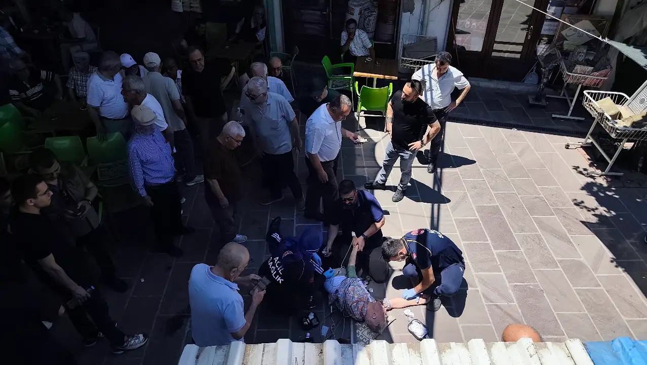manisa-hatuniye-camii-cenaze-toreni-kalp-krizi-geciren-mehmet-gunduz-saglik-ekipleri