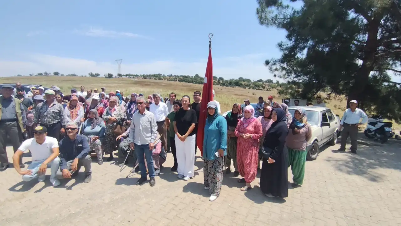 manisa-yunusemre-yagcilar-mahallesi-mezarlik-projesi-protesto-traktorler